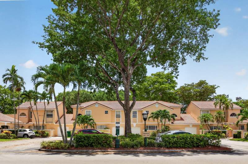 3 bedroom Condominium at 11451 Lakeview Drive #3a, Portofino Condominium, Coral Springs — photo 2