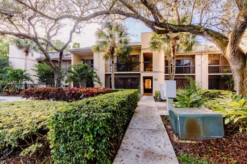2 bedroom Condominium at 9460 Meadowood Drive #104, Quail Run Village (Pattio Rizzo Plaza), Fort Pierce — photo 4