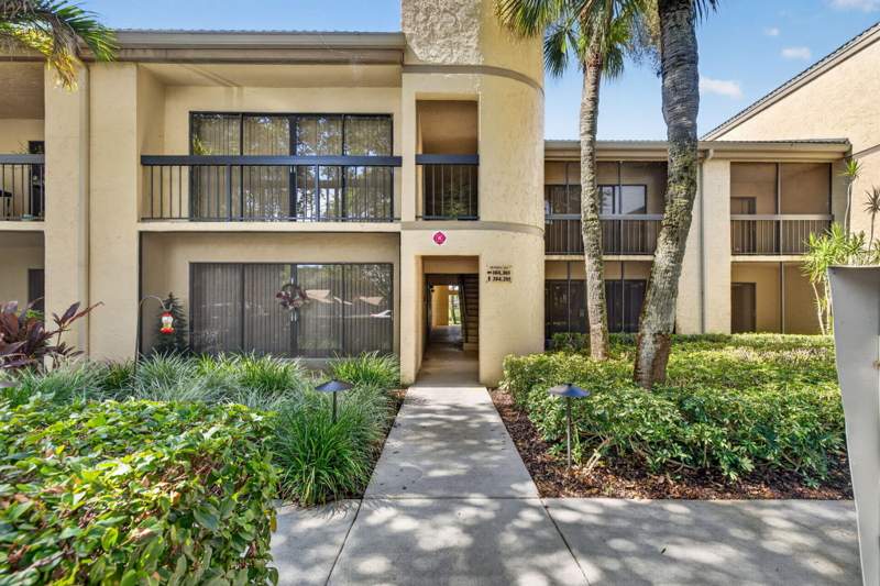 2 bedroom Condominium at 9460 Meadowood Drive #104, Quail Run Village (Pattio Rizzo Plaza), Fort Pierce — photo 5
