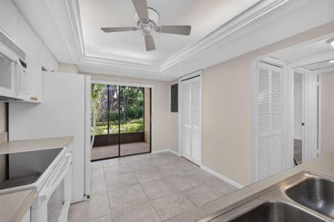 9460 Meadowood Drive #104, Fort Pierce FL - photo 12 of 57