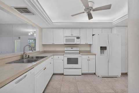 9460 Meadowood Drive #104, Fort Pierce FL - photo 10 of 57