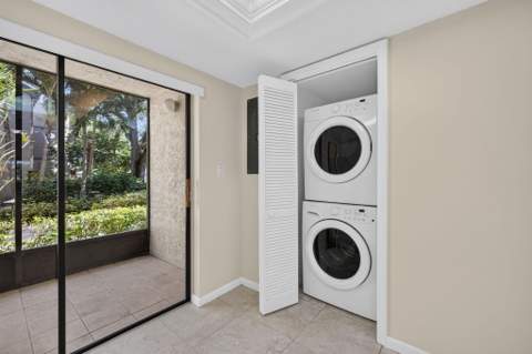 9460 Meadowood Drive #104, Fort Pierce FL - photo 13 of 57