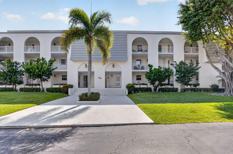 1 bedroom Condominium at 769 Jeffery Street #2-104, French Village Condo, Boca Raton — photo 2