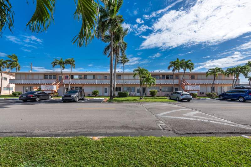 1 bedroom Condominium at 925 SW 11th Avenue #3j, Rolen Lake Gardens Co-Op, Hallandale — photo 2
