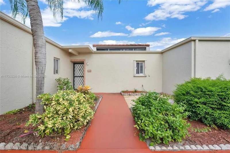 2 bedroom Condominium at 2532 Boundbrook Drive #104, Boundbrook Condo S, Palm Springs — photo 2