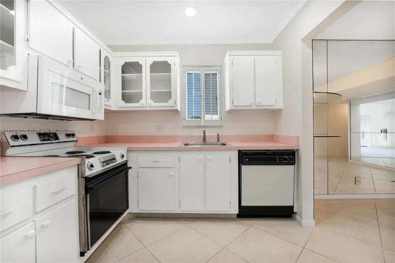 2 bedroom Condominium at 2532 Boundbrook Drive #104, Boundbrook Condo S, Palm Springs — photo 3