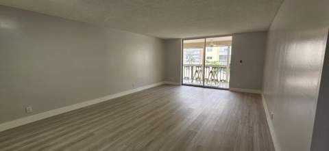 421 NE 14th Avenue #302, Hallandale Beach FL - photo 7 of 26