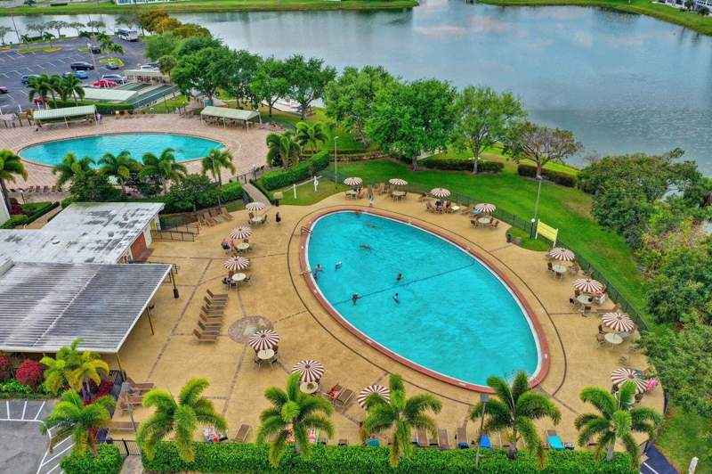 1 bedroom Condominium at 200 Berkshire J, Century Village / Berkshire A Thru K Condos, West Palm Beach — photo 5