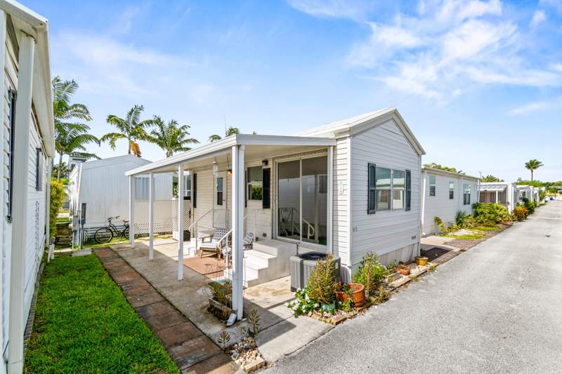 1 bedroom Manufactured Home at 12 Hibiscus Drive #H, Briny Breezes Inc, Briny Breezes — photo 2