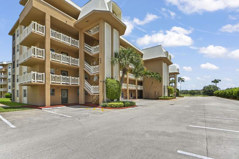 2 bedroom Condominium at 308 Golfview Road #101, Waterway Condo, North Palm Beach — photo 2