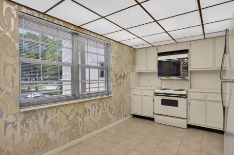 806 Cypress Boulevard #209, Pompano Beach FL - photo 14 of 57