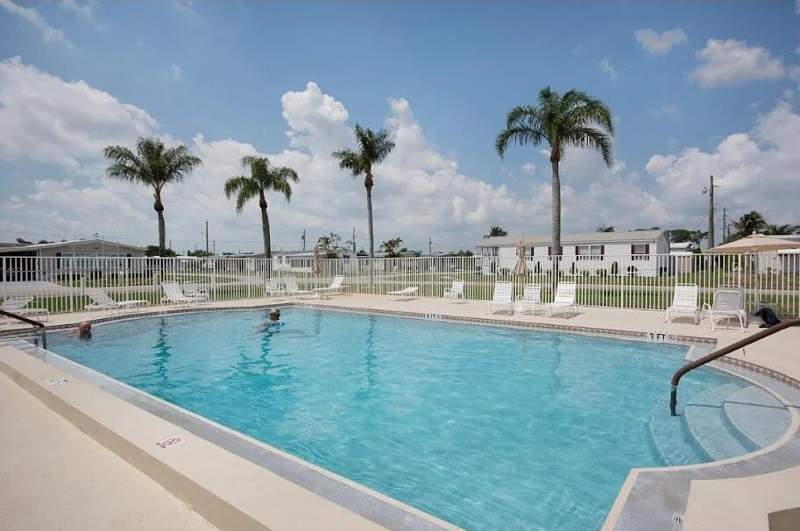 2 bedroom Manufactured Home at 4054 Marigold Road, Northern Pines Mobile Home Park 4, Boynton Beach — photo 4