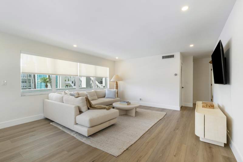 2 bedroom Condominium at 419 Golden Isles Drive #210, Yorkdales Carallton Isle Condo, Hallandale Beach — photo 4