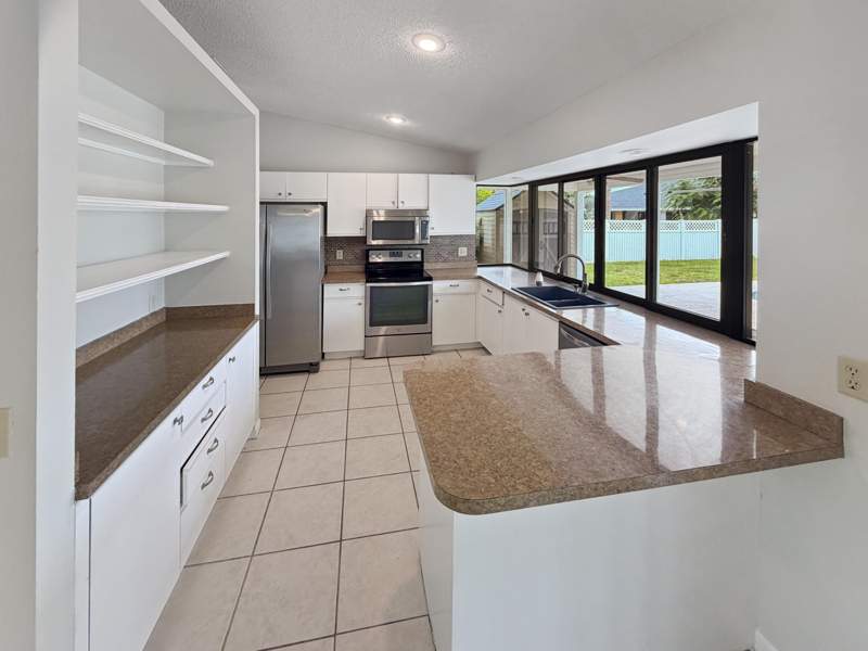 3 bedroom Single Family Residence at 2305 SW Fern Circle, Port St Lucie Section 5, Port St. Lucie — photo 2