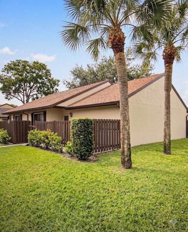 2 bedroom Condominium at 1017 Green Pine Boulevard #H, Palm Club Village I Condo, West Palm Beach — photo 2