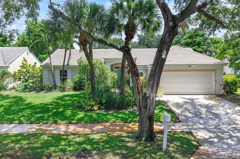 3 bedroom Single Family Residence at 3715 Lancewood Place, Sabal Lakes Ph 1, Delray Beach — photo 4