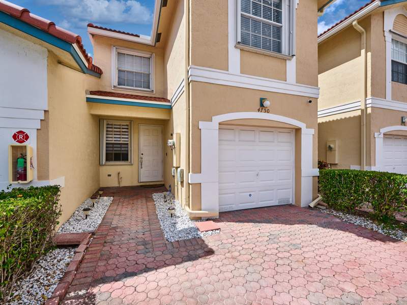 3 bedroom Townhouse at 4750 NW 117th Avenue, Wyndham Lakes East, Coral Springs — photo 3