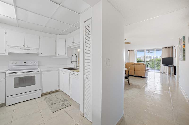 2 bedroom Condominium at 3940 Inverrary Boulevard #603-a, 18th Hole At Inverrary Condo, Lauderhill — photo 3