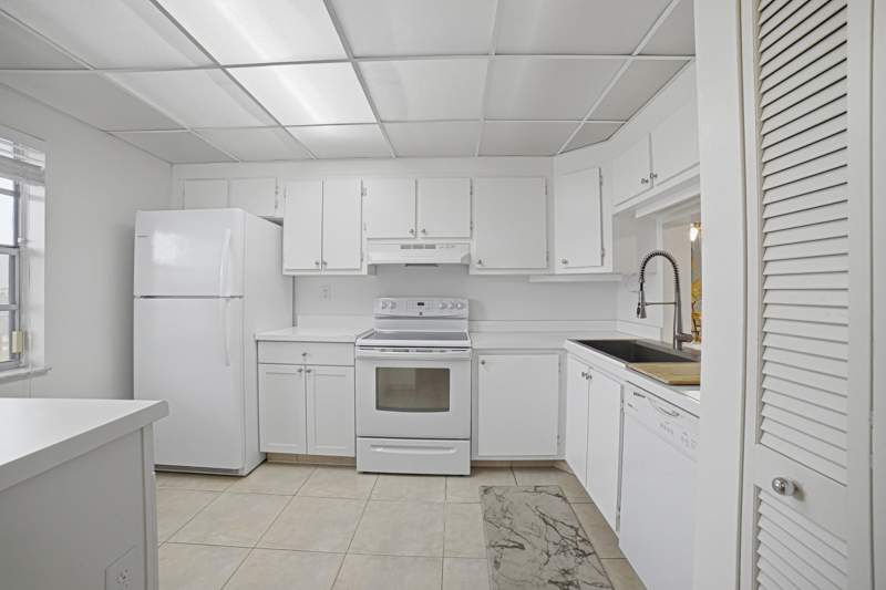 2 bedroom Condominium at 3940 Inverrary Boulevard #603-a, 18th Hole At Inverrary Condo, Lauderhill — photo 4