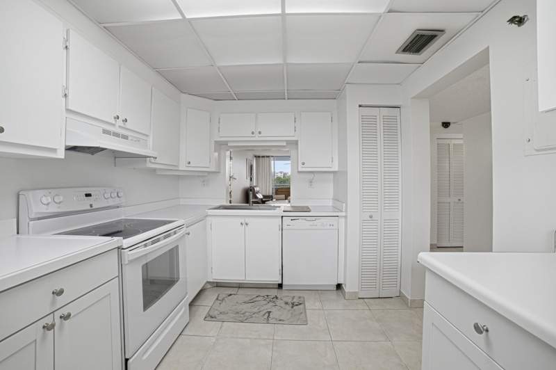 2 bedroom Condominium at 3940 Inverrary Boulevard #603-a, 18th Hole At Inverrary Condo, Lauderhill — photo 5