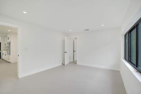 5561 NE 26th Avenue, Fort Lauderdale FL - photo 8 of 50