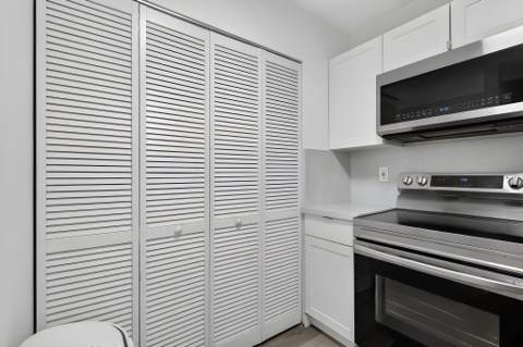 2731 Ocean Club Boulevard #102, Hollywood FL - photo 6 of 24