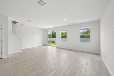 608 Salisbury Circle, Fort Pierce FL - photo 7 of 32