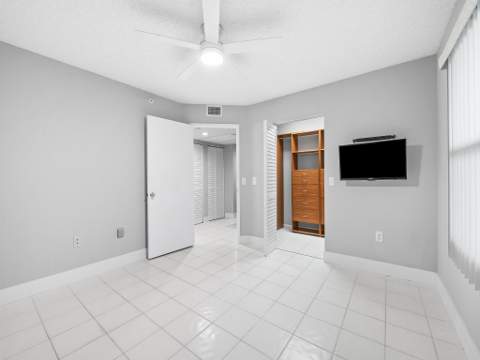 550 SW 137 Avenue #L114, Pembroke Pines FL - photo 23 of 46