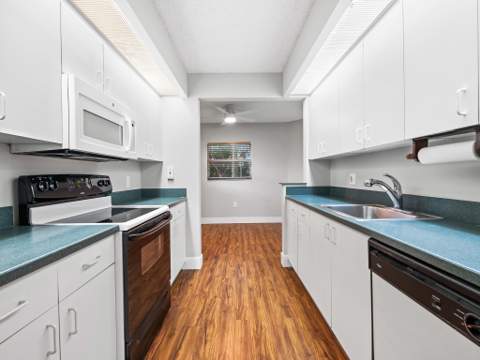 550 SW 137 Avenue #L114, Pembroke Pines FL - photo 16 of 46