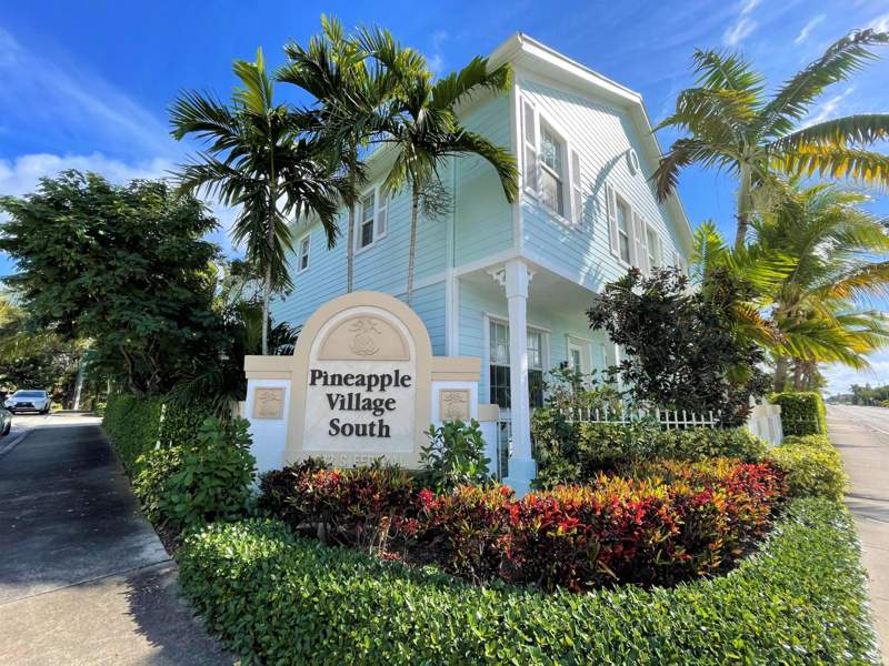 3 bedroom Townhouse at 902 S Federal Highway #6, Pineapple Village South, Lake Worth Beach — photo 2