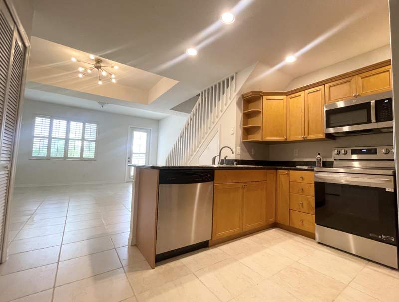 3 bedroom Townhouse at 902 S Federal Highway #6, Pineapple Village South, Lake Worth Beach — photo 3