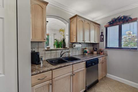 2130 NE 9th Avenue, Wilton Manors FL - photo 14 of 45