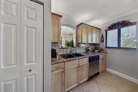 2130 NE 9th Avenue, Wilton Manors FL - photo 12 of 45