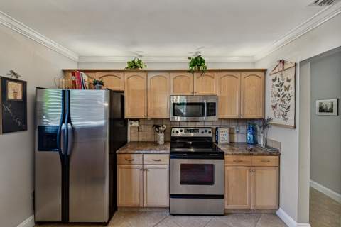2130 NE 9th Avenue, Wilton Manors FL - photo 8 of 45