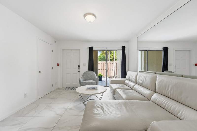 2 bedroom Condominium at 602 Executive Center Drive #Unit 105, Lake Place Condo, West Palm Beach — photo 5