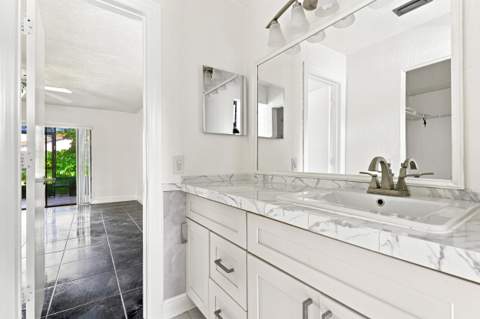 10 Seneca Court, Royal Palm Beach FL - photo 13 of 33