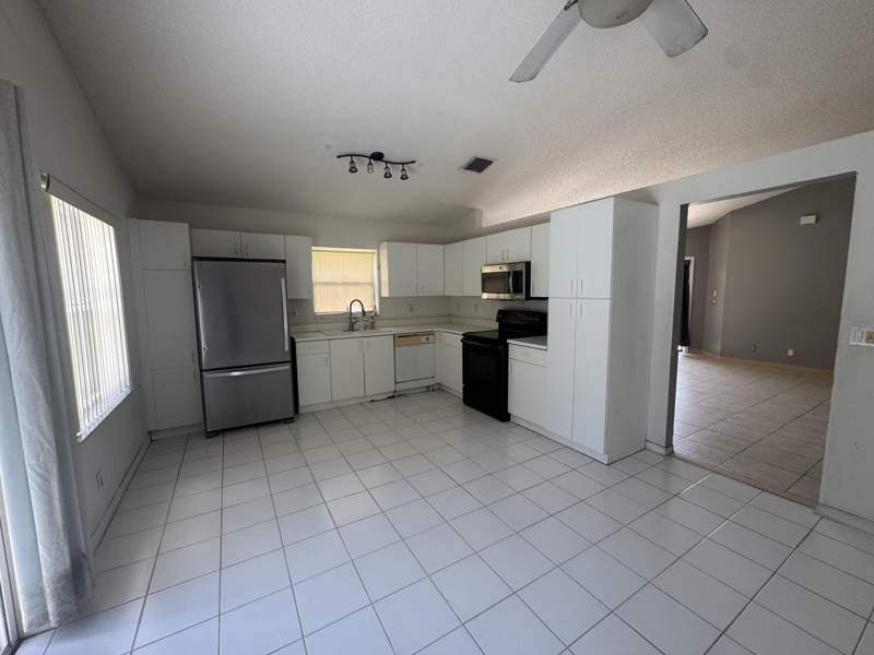 3 bedroom Single Family Residence at 10278 Serene Meadow Drive, Meadow Lakes, Boca Raton — photo 5
