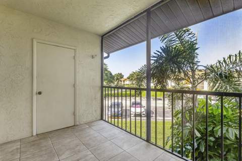 4999 Sable Pine Circle #D2, West Palm Beach FL - photo 6 of 31