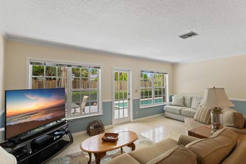 4240 NE 19th Avenue, Oakland Park FL - photo 8 of 42