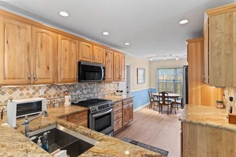 4240 NE 19th Avenue, Oakland Park FL - photo 10 of 42