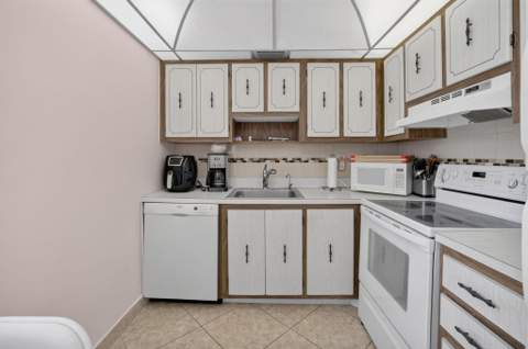 809 Normandy Q #809, Delray Beach FL - photo 15 of 87