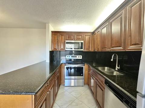 251 Lake Arbor Drive, Palm Springs FL - photo 9 of 38