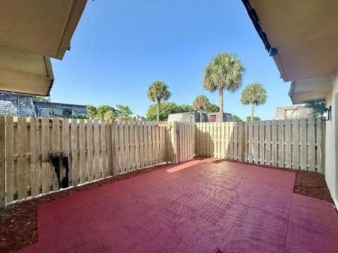 251 Lake Arbor Drive, Palm Springs FL - photo 6 of 38