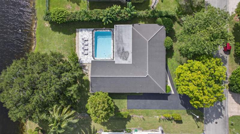 5 bedroom Single Family Residence at 2421 NW 114th Avenue, Coral Springs Country Club West, Coral Springs — photo 3