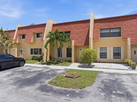 52 Canterbury Lane, Tamarac FL - photo 21 of 28
