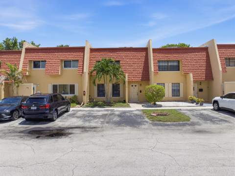 52 Canterbury Lane, Tamarac FL - photo 22 of 28
