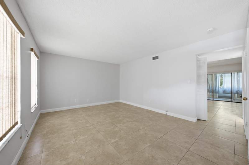 2 bedroom Condominium at 52 Canterbury Lane, Shaker Village Phase 1, Tamarac — photo 5