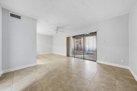 52 Canterbury Lane, Tamarac FL - photo 7 of 28