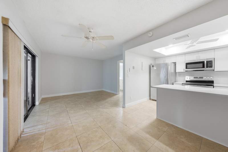 2 bedroom Condominium at 52 Canterbury Lane, Shaker Village Phase 1, Tamarac — photo 3