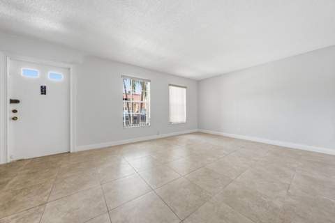 52 Canterbury Lane, Tamarac FL - photo 9 of 28